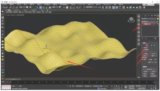 5、进入可编辑多边形的边层级,双击选中其中的一条边